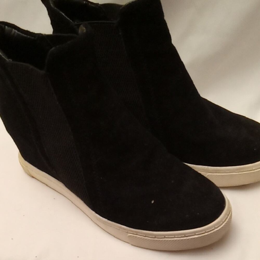 Steve Madden Women's 7.5 Black Suede Ankle Boots . Athleisure, Comfy, Versatile